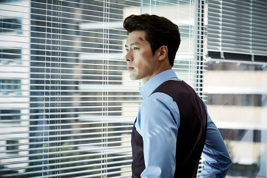 영화 꾼에 출연한 현빈의 모습
