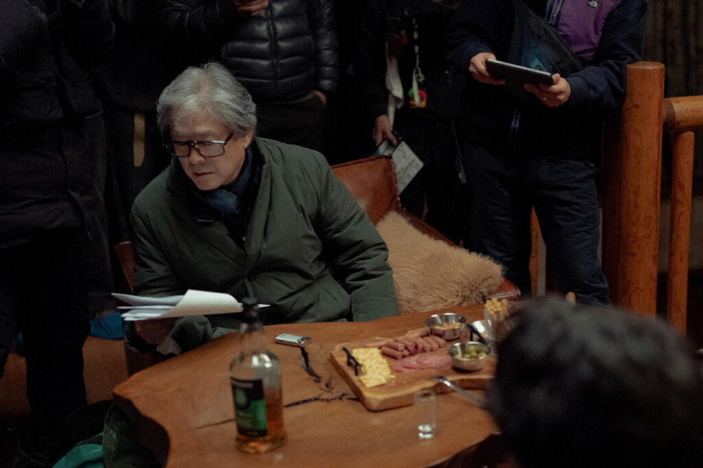 연기지도 중인 박찬욱 감독