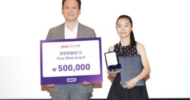 '맑은 바람상 12' 부문 수상자인 정예은 감독 / 부산국제어린이영화제 제공
