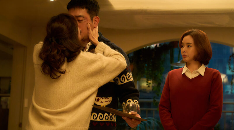 영화 윗집 사람들 스틸컷