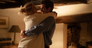 영화 위 리브 인 타임 스틸컷