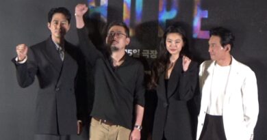 (포토)손 번쩍 든 나홍진 감독, 왜?
