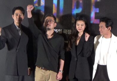 (포토)손 번쩍 든 나홍진 감독, 왜?